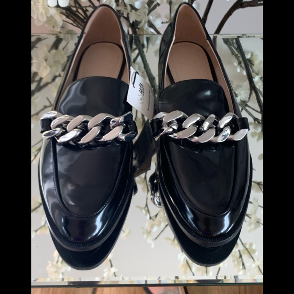 🔥🔥Brand New w/Tags Zara Chain Loafers in Black😍